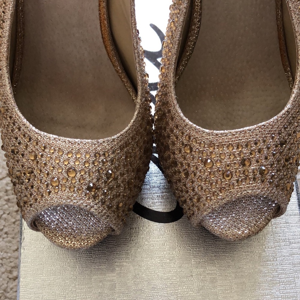 Heels - Picture 6 of 10